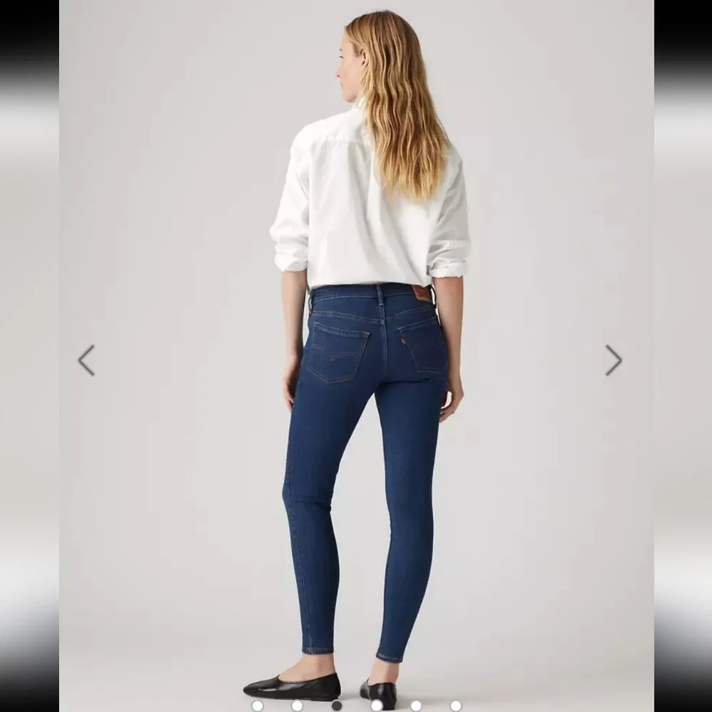 SALE--Levi's Women's Dark Blue Rinse 711 Skinny Jeans - Picture 3 of 11